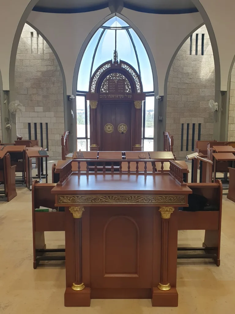 ריהוט לבית כנסת פורת יוסף - ירושלים