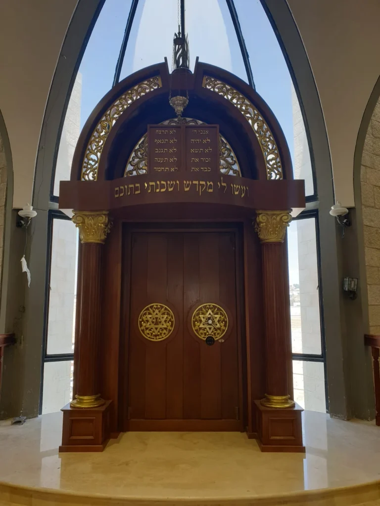 ריהוט לבית כנסת פורת יוסף - ירושלים
