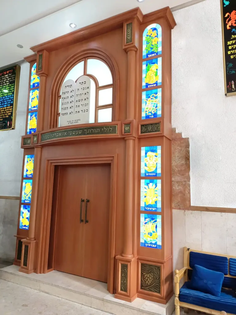 ריהוט לבית כנסת משכן שילה - ירושלים